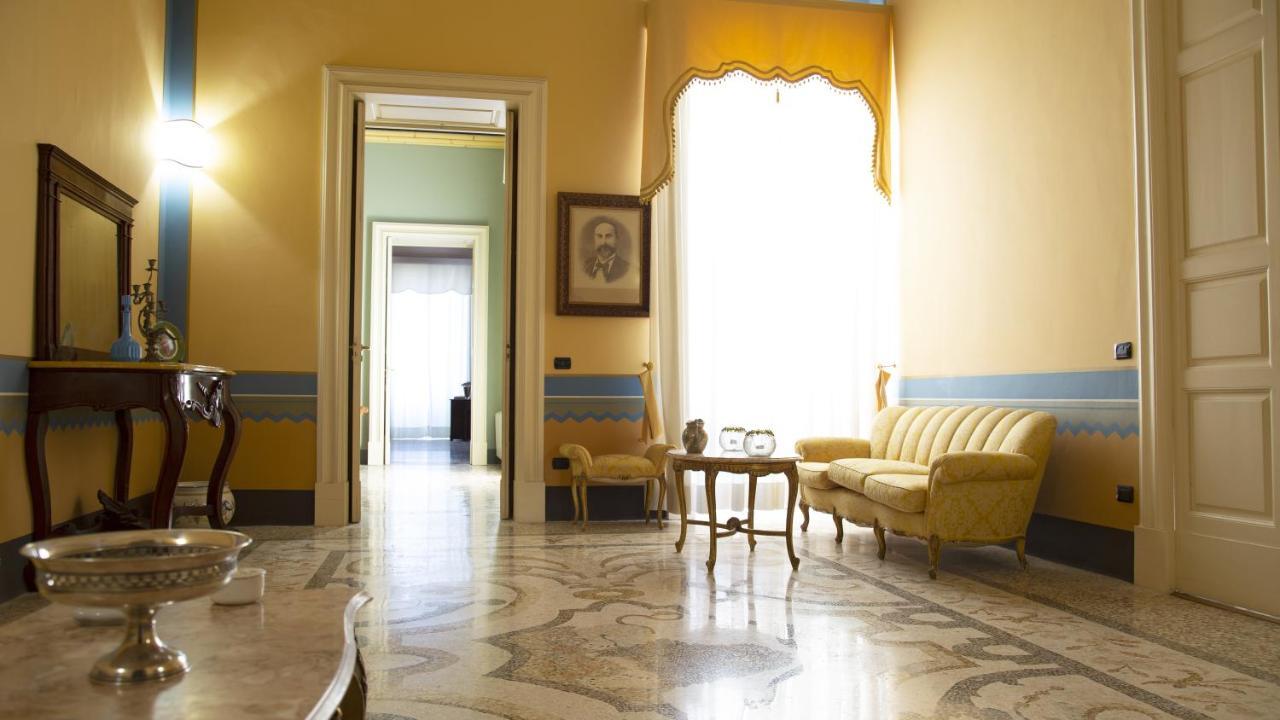 Palazzo Francesco Grassi Bed & Breakfast Aradeo ภายนอก รูปภาพ