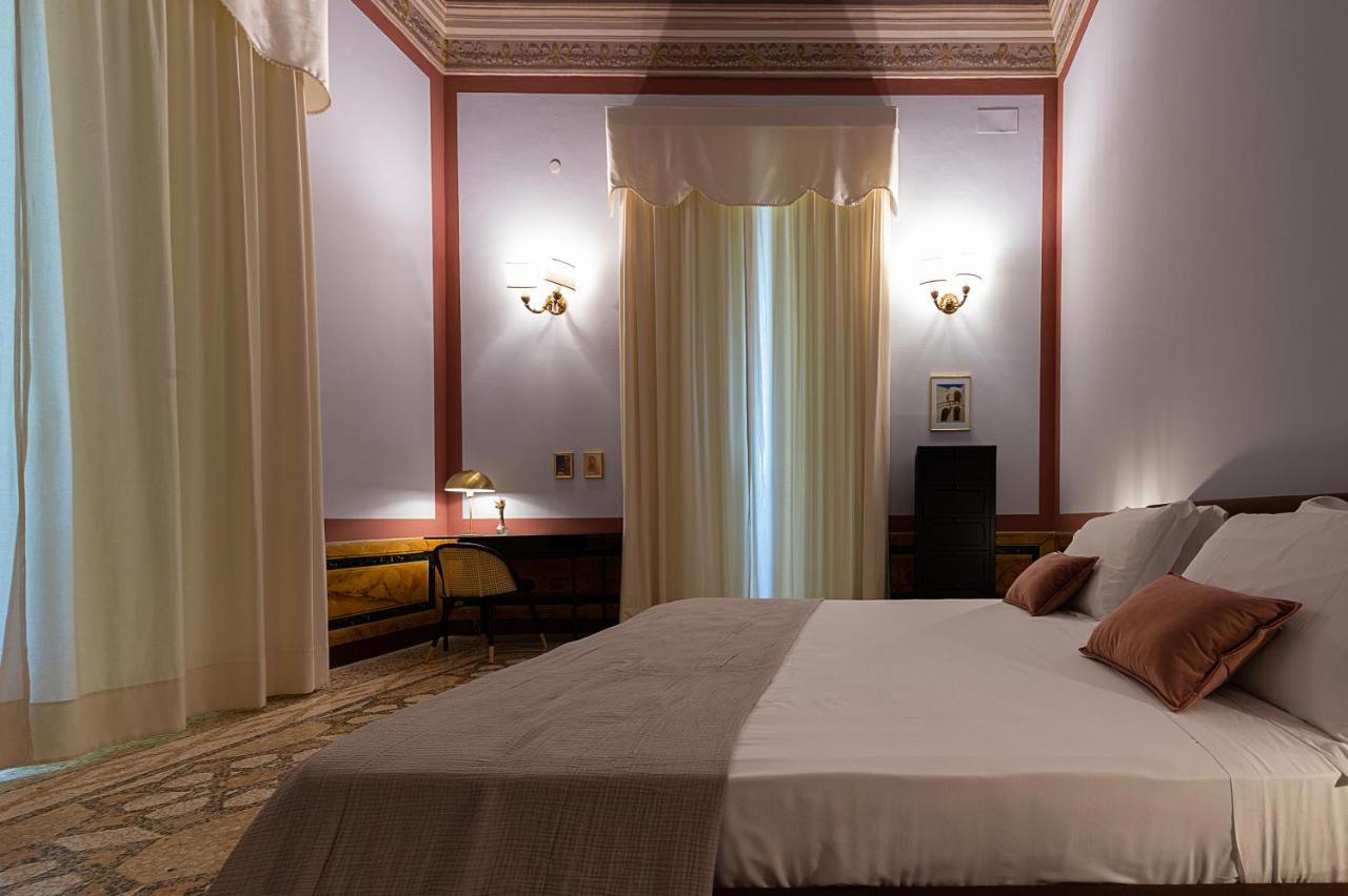 Palazzo Francesco Grassi Bed & Breakfast Aradeo ภายนอก รูปภาพ