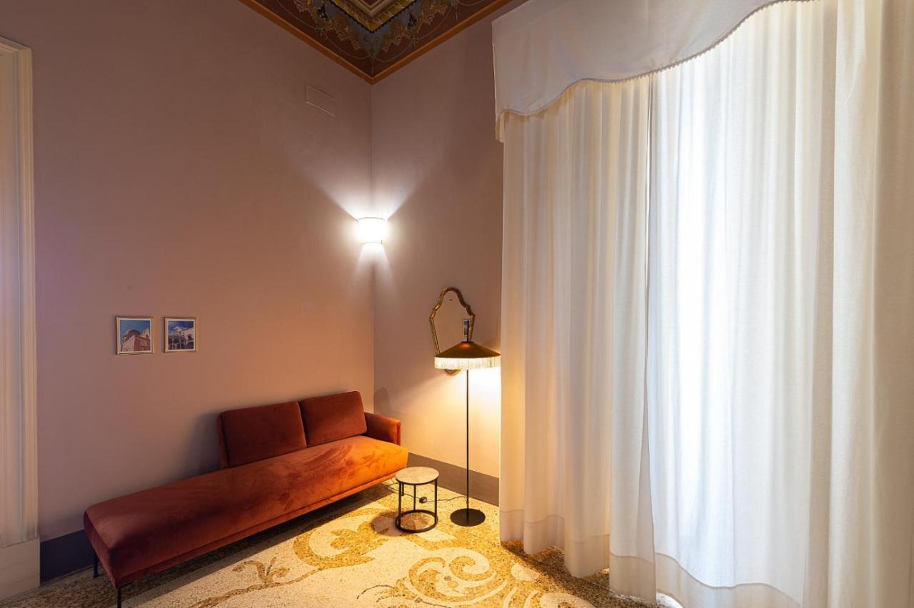 Palazzo Francesco Grassi Bed & Breakfast Aradeo ภายนอก รูปภาพ