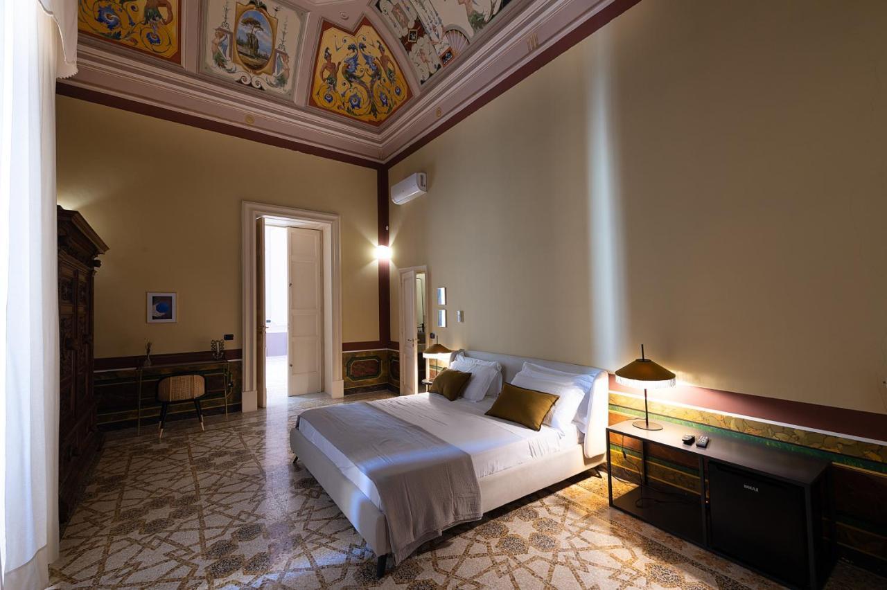 Palazzo Francesco Grassi Bed & Breakfast Aradeo ภายนอก รูปภาพ