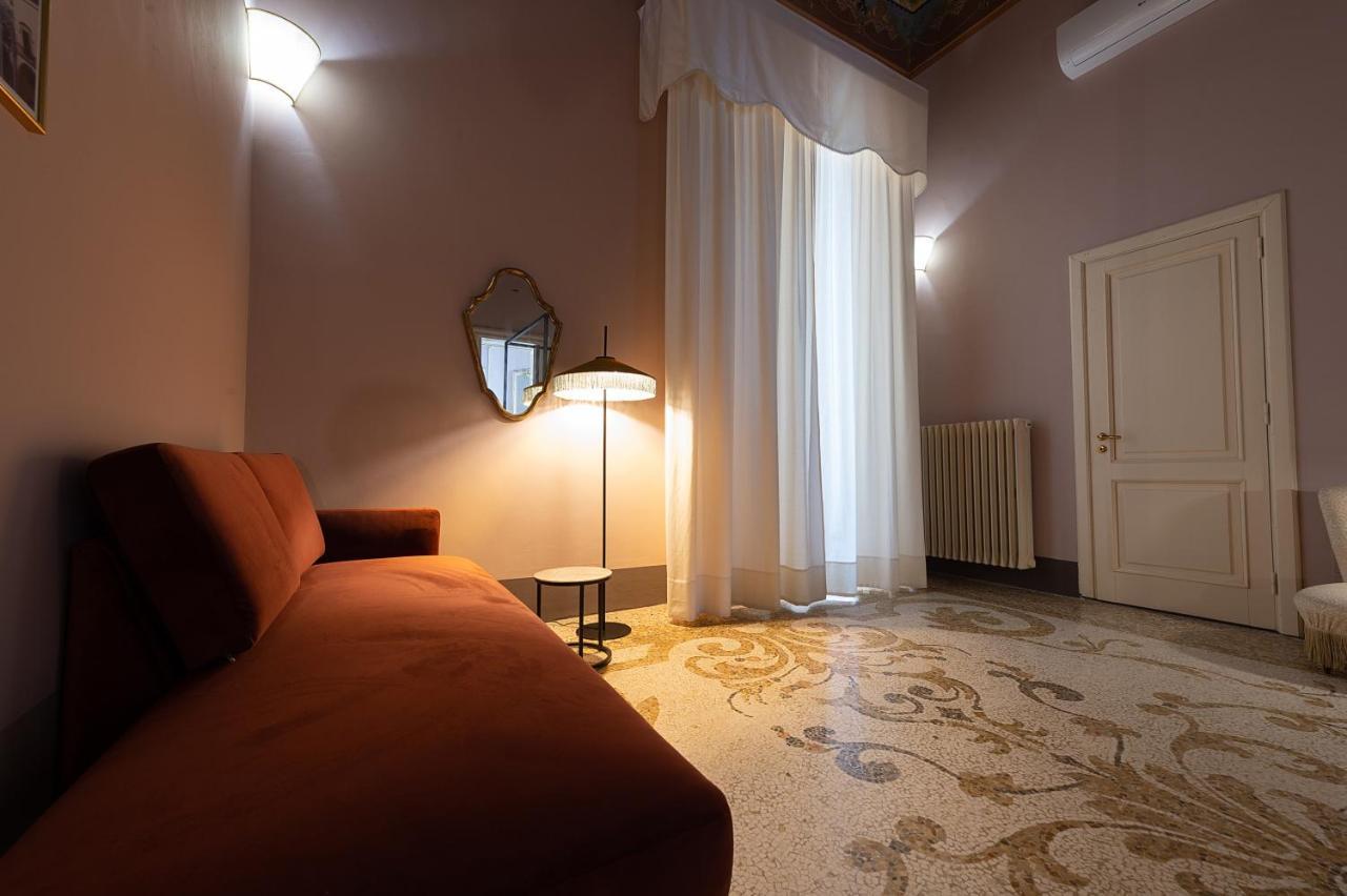 Palazzo Francesco Grassi Bed & Breakfast Aradeo ภายนอก รูปภาพ