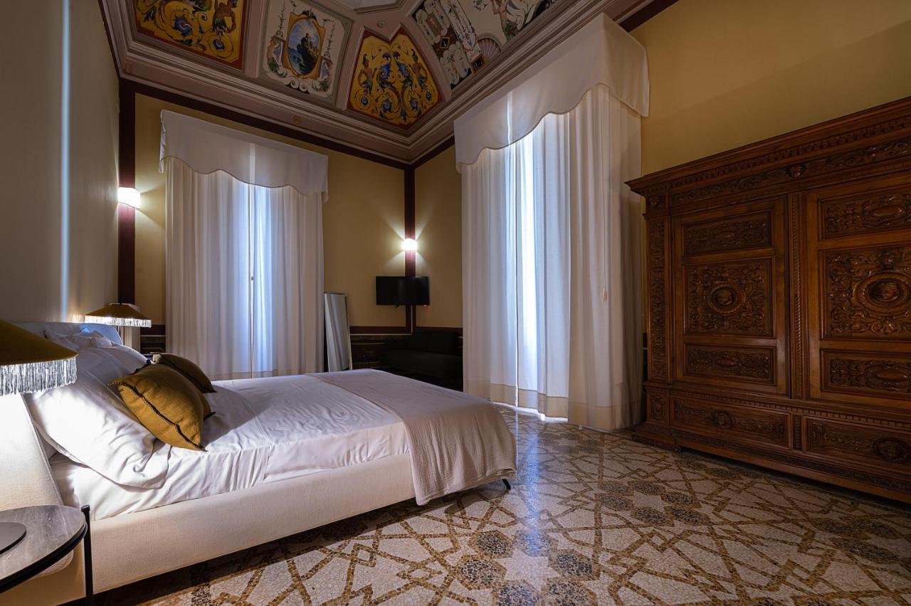 Palazzo Francesco Grassi Bed & Breakfast Aradeo ภายนอก รูปภาพ