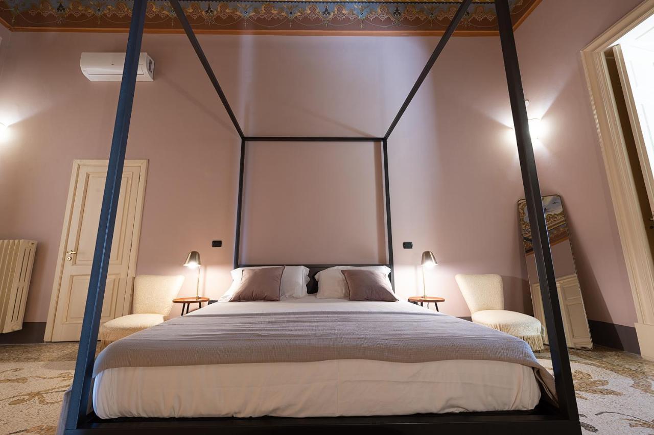 Palazzo Francesco Grassi Bed & Breakfast Aradeo ภายนอก รูปภาพ