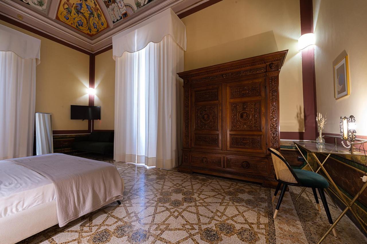Palazzo Francesco Grassi Bed & Breakfast Aradeo ภายนอก รูปภาพ