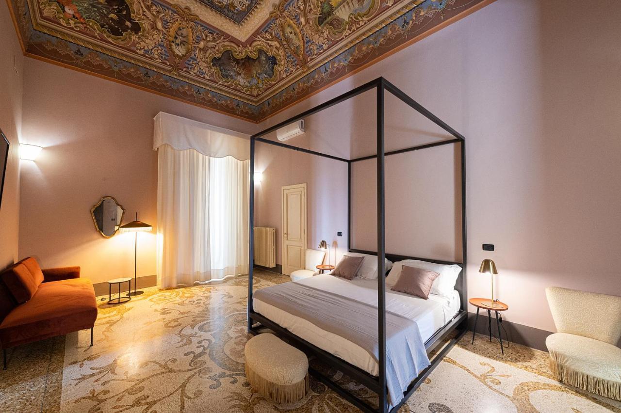 Palazzo Francesco Grassi Bed & Breakfast Aradeo ภายนอก รูปภาพ