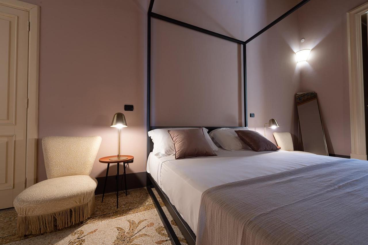 Palazzo Francesco Grassi Bed & Breakfast Aradeo ภายนอก รูปภาพ