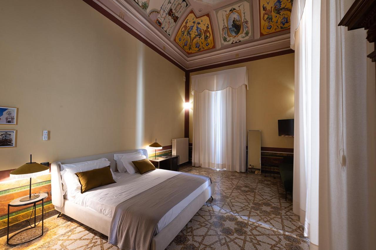 Palazzo Francesco Grassi Bed & Breakfast Aradeo ภายนอก รูปภาพ