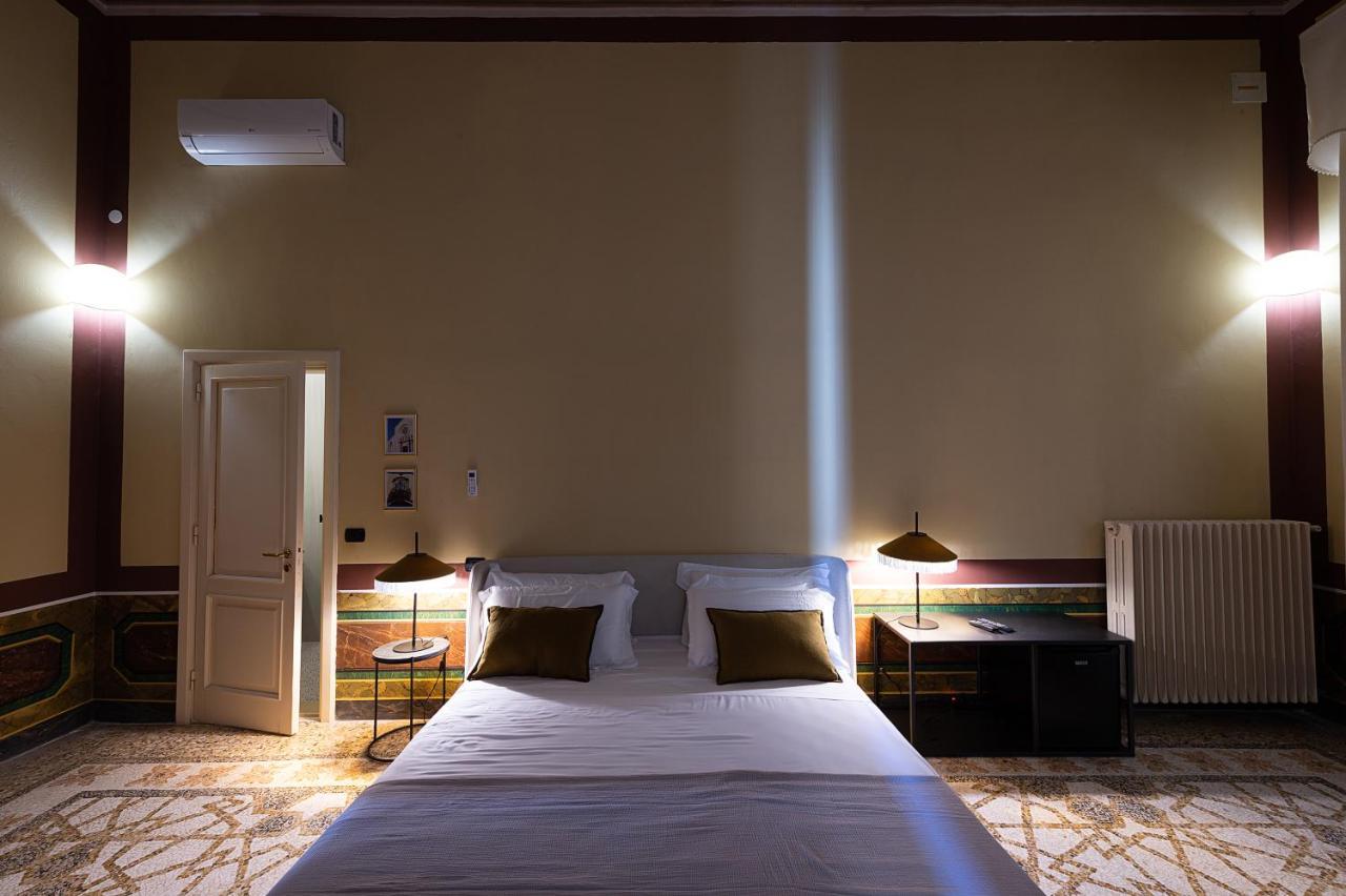 Palazzo Francesco Grassi Bed & Breakfast Aradeo ภายนอก รูปภาพ