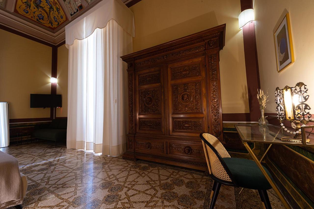 Palazzo Francesco Grassi Bed & Breakfast Aradeo ภายนอก รูปภาพ