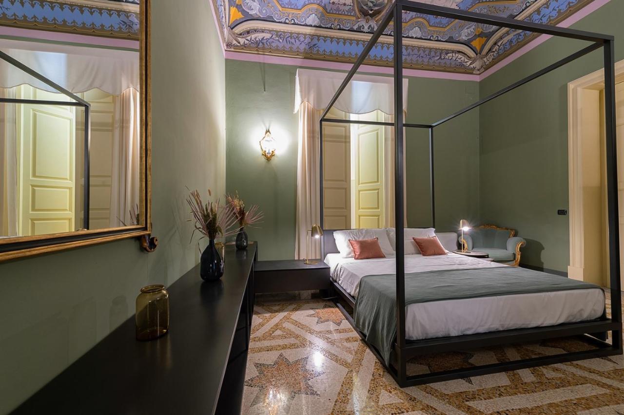 Palazzo Francesco Grassi Bed & Breakfast Aradeo ภายนอก รูปภาพ