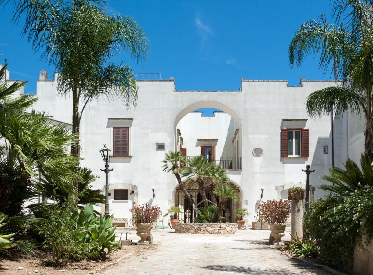 Palazzo Francesco Grassi Bed & Breakfast Aradeo ภายนอก รูปภาพ