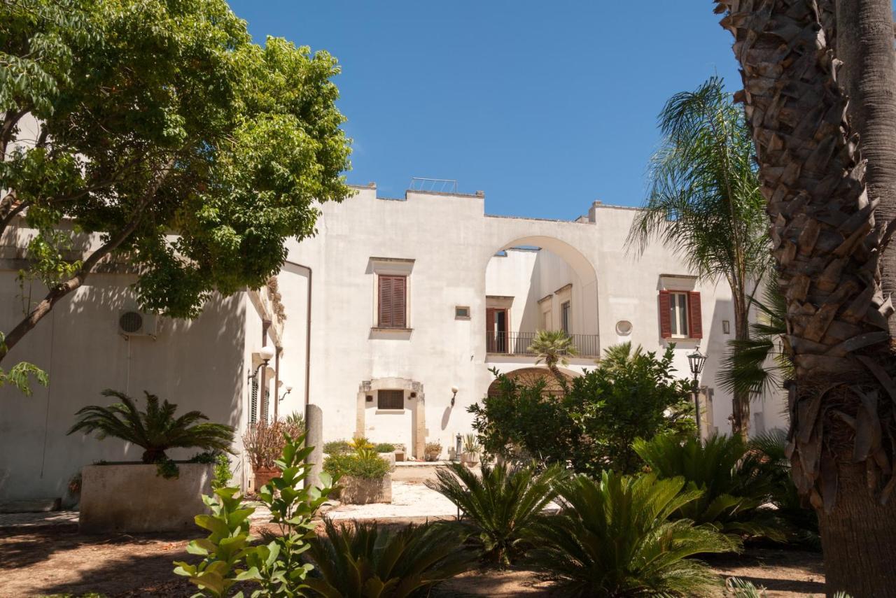 Palazzo Francesco Grassi Bed & Breakfast Aradeo ภายนอก รูปภาพ