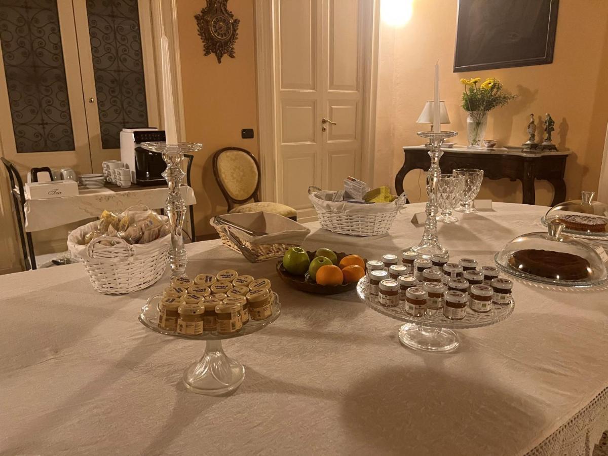 Palazzo Francesco Grassi Bed & Breakfast Aradeo ภายนอก รูปภาพ