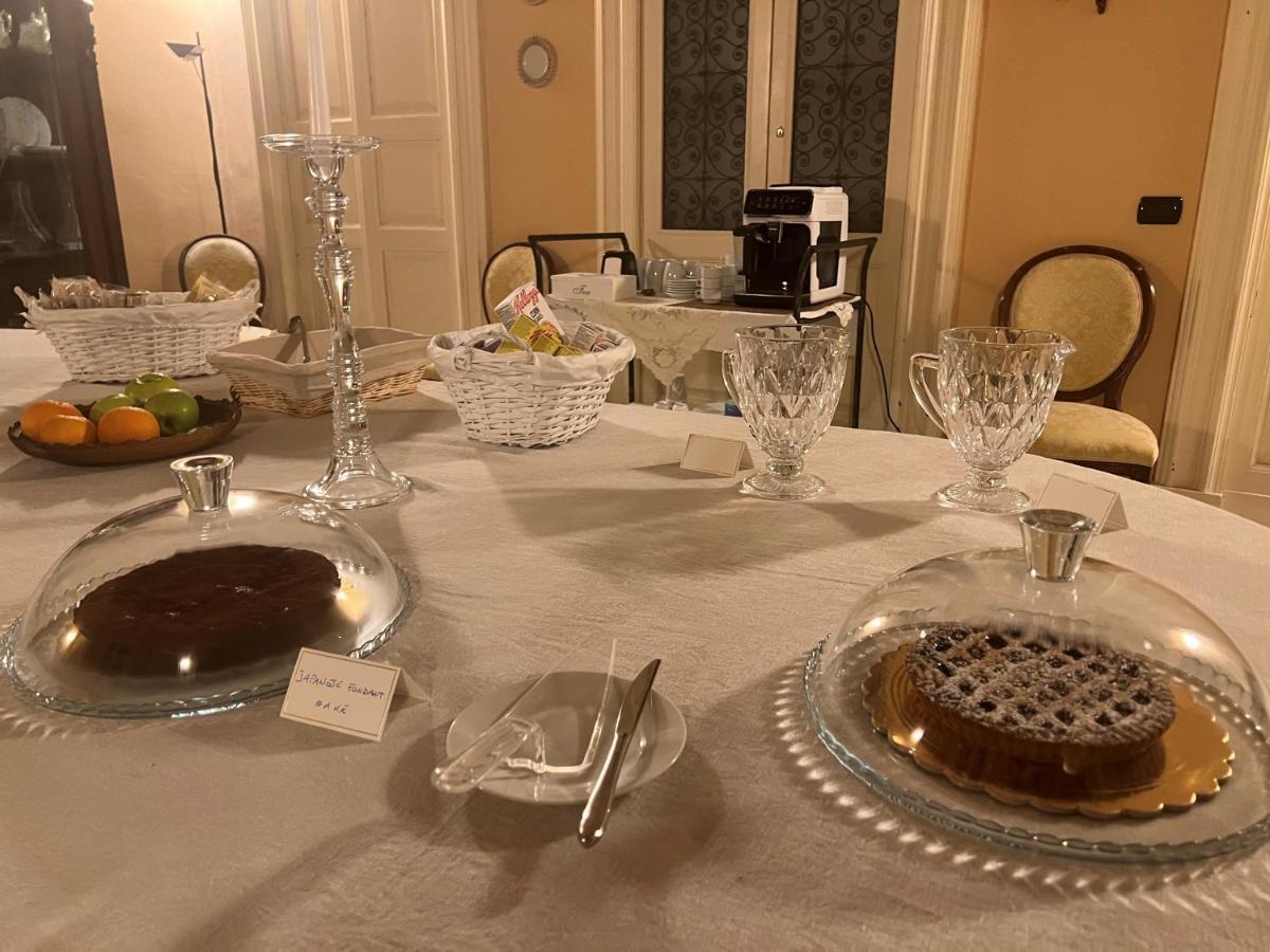 Palazzo Francesco Grassi Bed & Breakfast Aradeo ภายนอก รูปภาพ